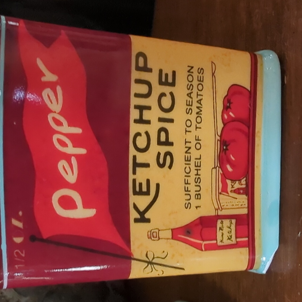 Retro Red And Blue Ketchup And Spice Salt And Pepper Shakers - Picture 11 of 11